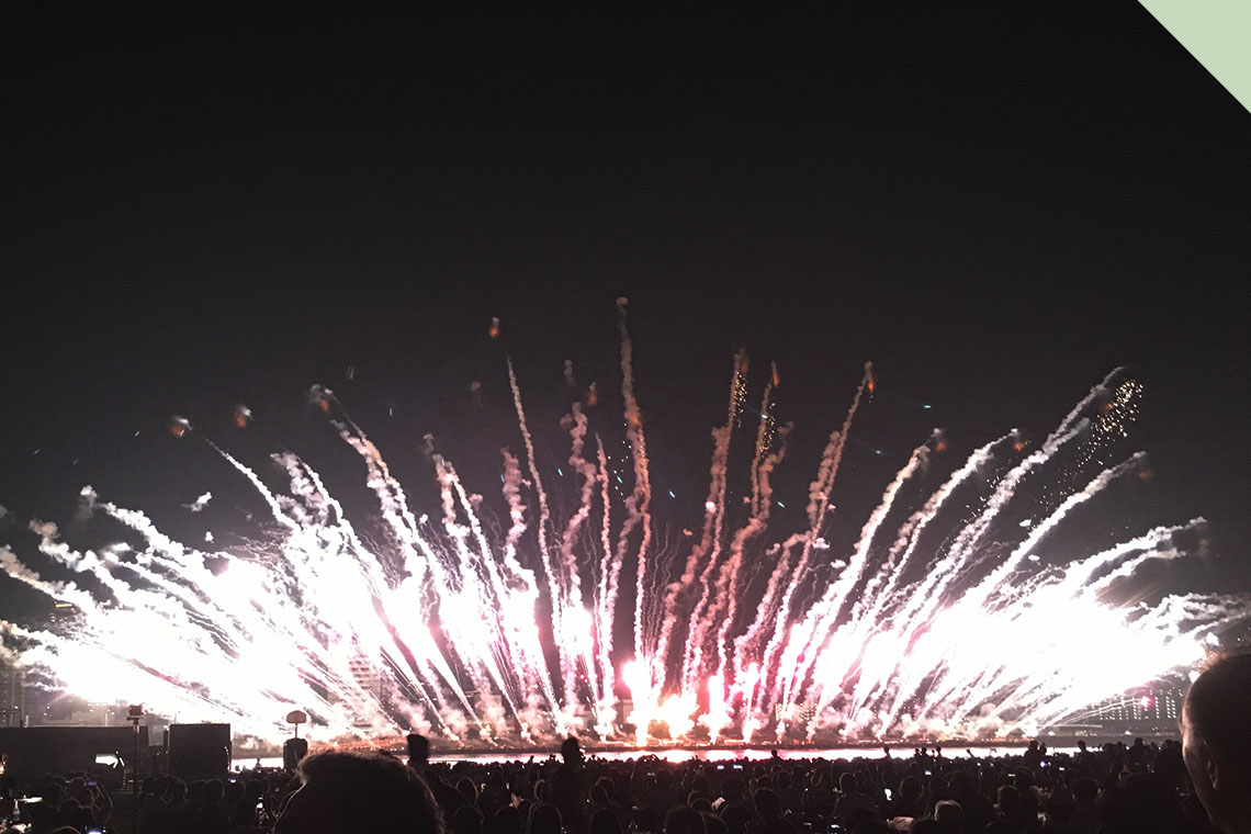 なにわ淀川花火大会ステージシート